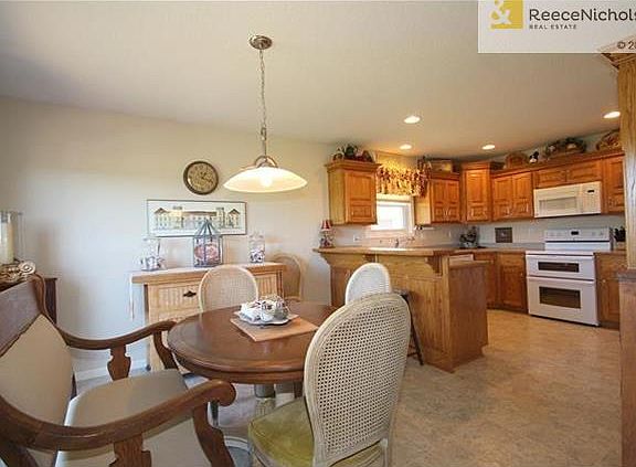 5th image of 170 Willis Dr