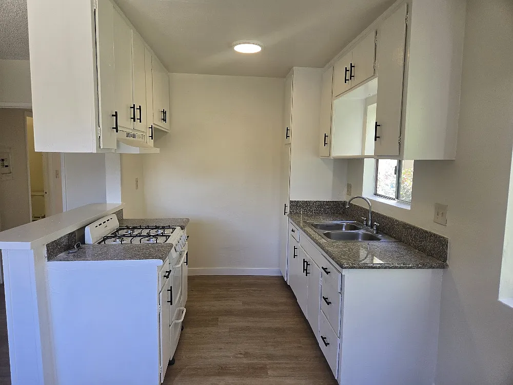 2 bed, 900 sqft, $1,995 — Photo 1