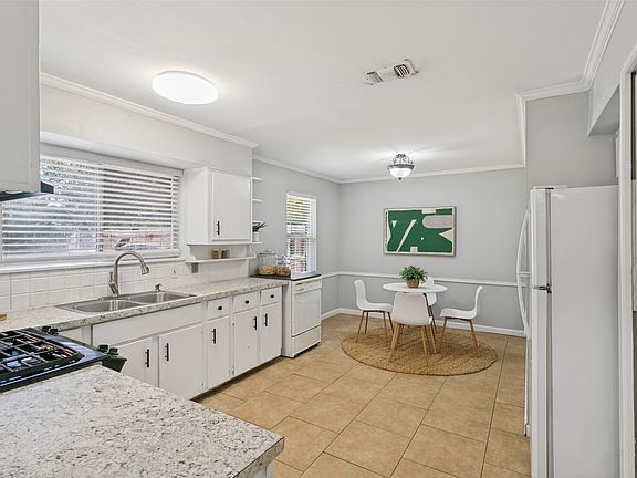 5th image of 1056 Easy St