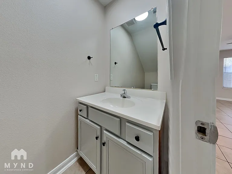 6128 Sidney St #B — Photo 16