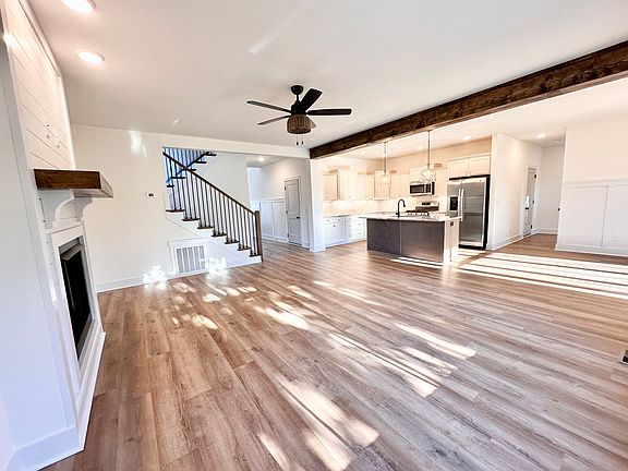 2nd image of 2186 Fairfax Dr