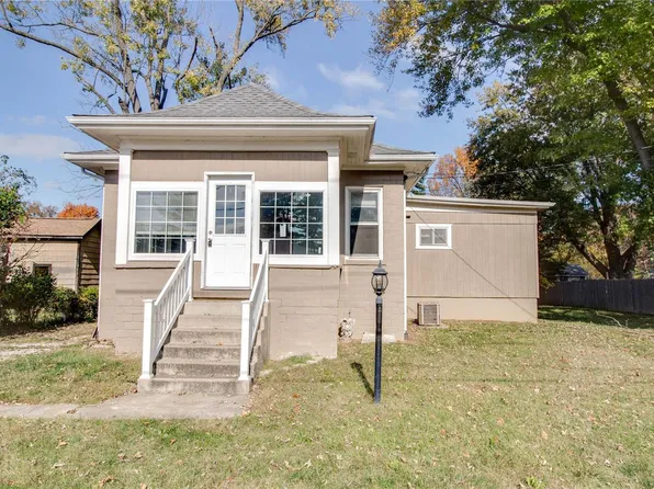 508 Grace St, Godfrey, IL 62035