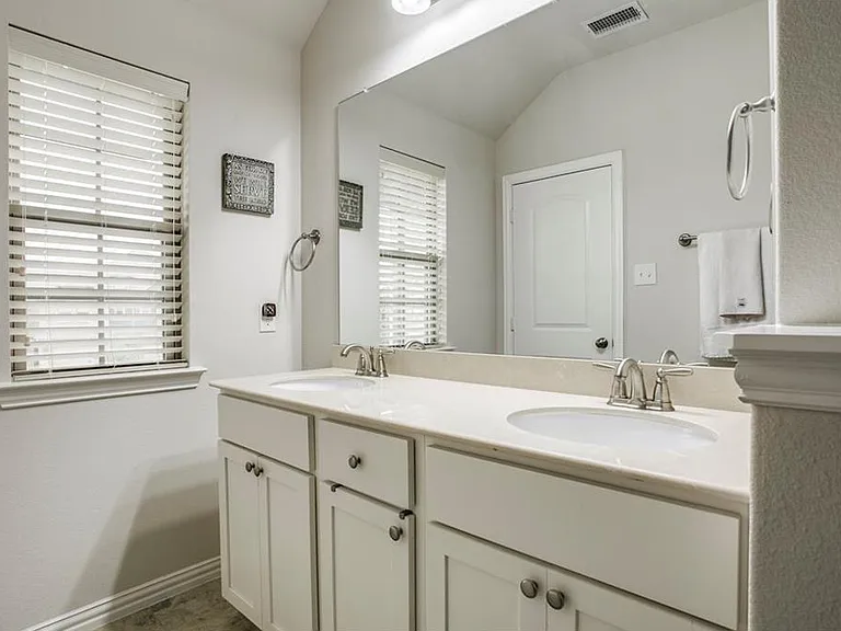 929 Jamesville Ln — Photo 19
