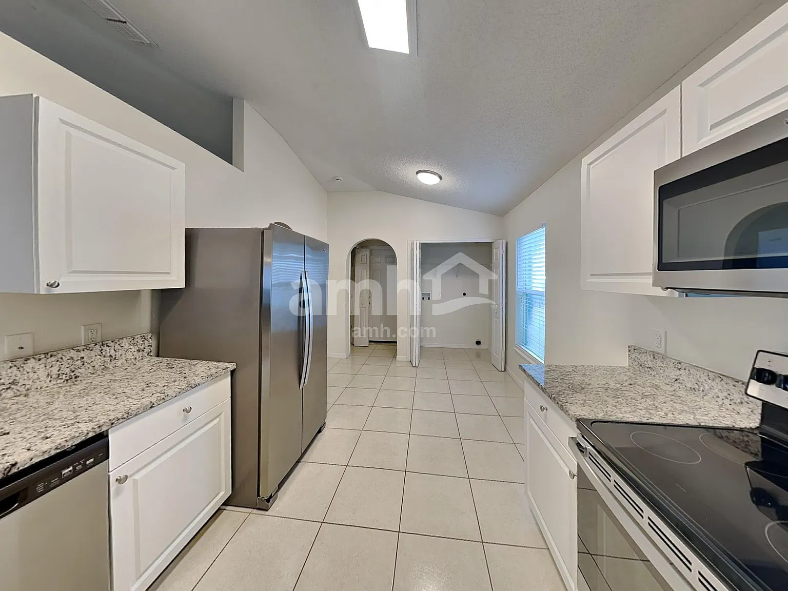 3 bed, 2.0 bath, 1612 sqft, $2,190 — Photo 3