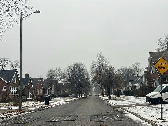 4th image of 5581 Three Mile Dr