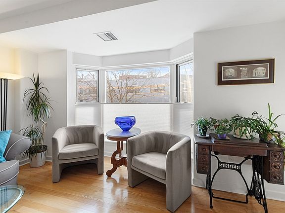 4th image of 1 Watermill Pl Unit 212