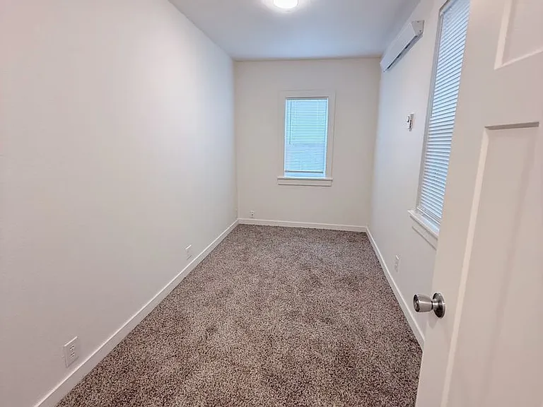 315 E Laurel St — Photo 19