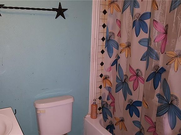 3rd image of 1338 Gaylord Dr