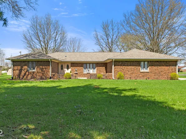 5132 W Blue Bell Dr, New Palestine, IN 46163