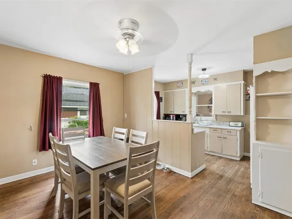 124 S 4th St, McLoud, OK 74851