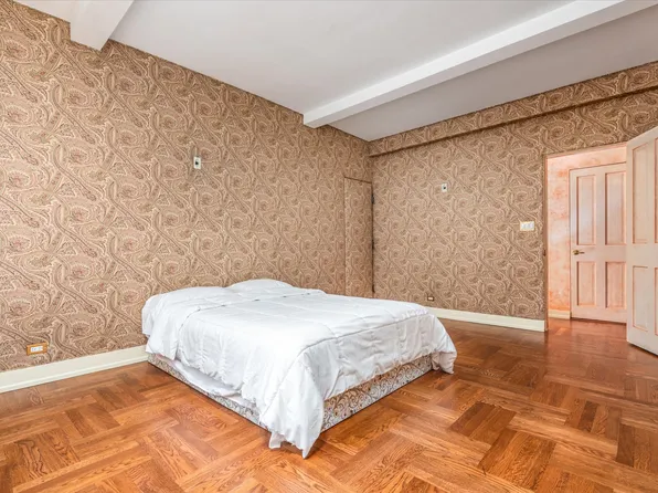 930 5th Avenue image 16 of 21