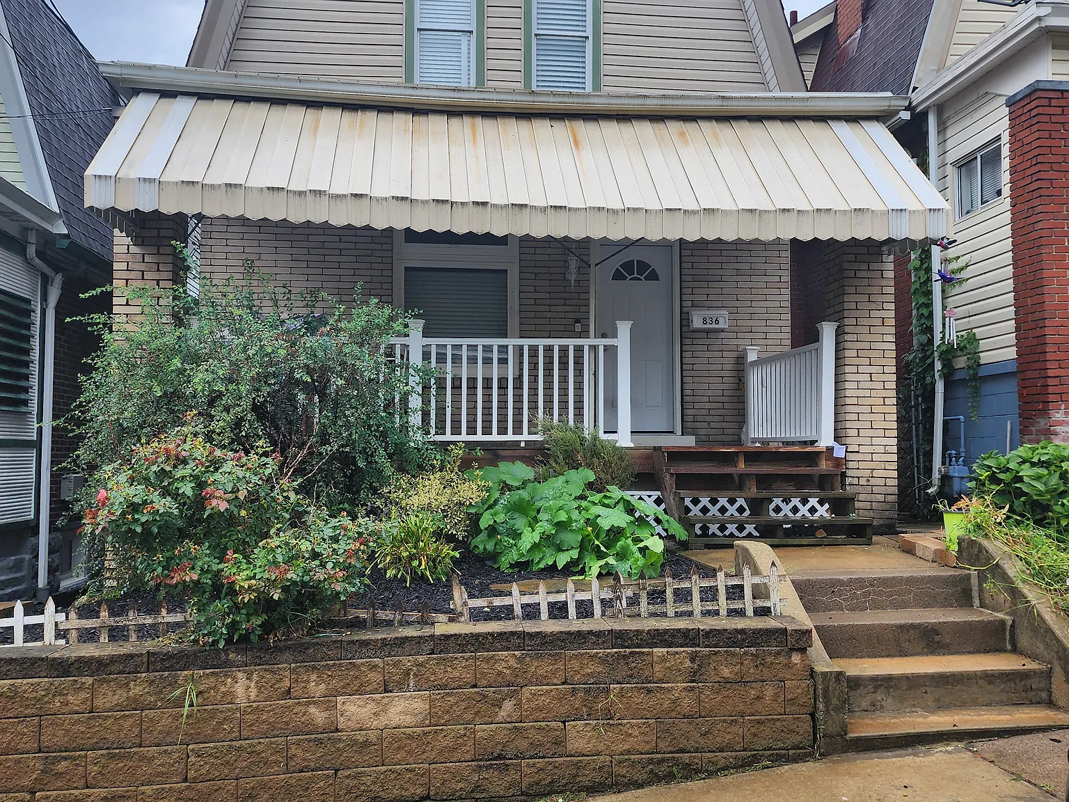 4 bed, 1820 sqft, $1,600 — Photo 1
