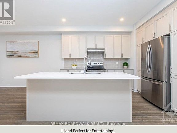 3rd image of 140 Shallow Pond Pl N