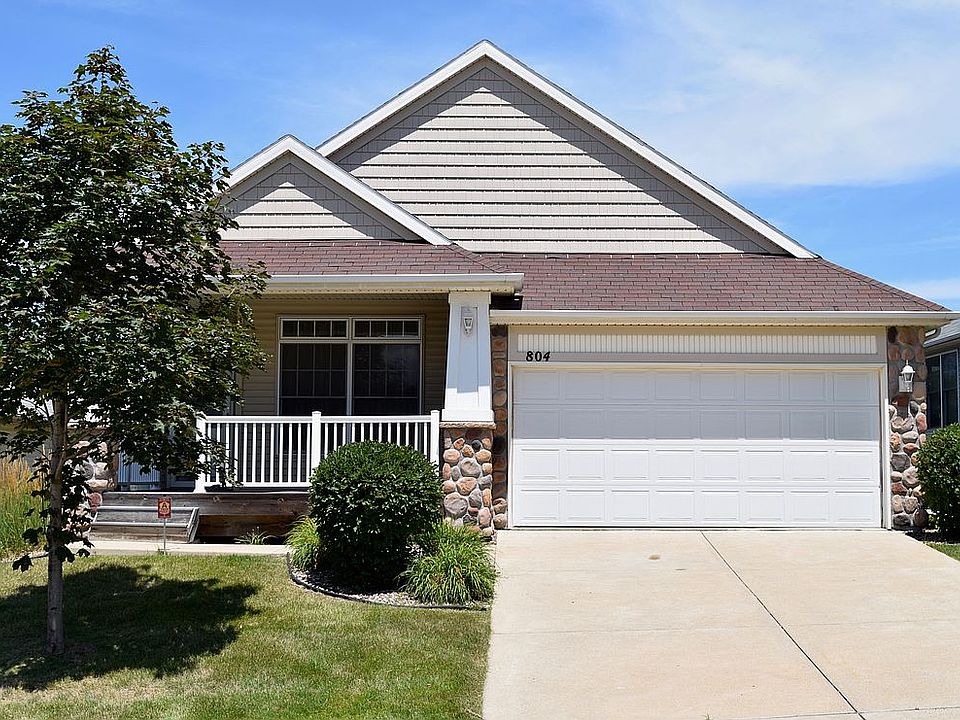 1st image of 804 NE Redwood Ln