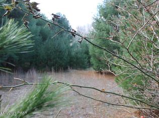 Rowland Rd, Greeley, PA 18425