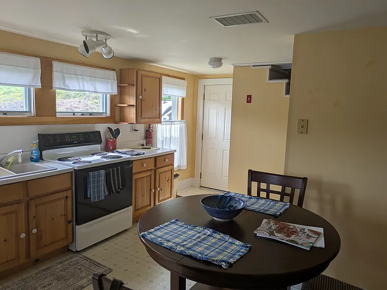 582 Stagecoach Rd — Photo 2