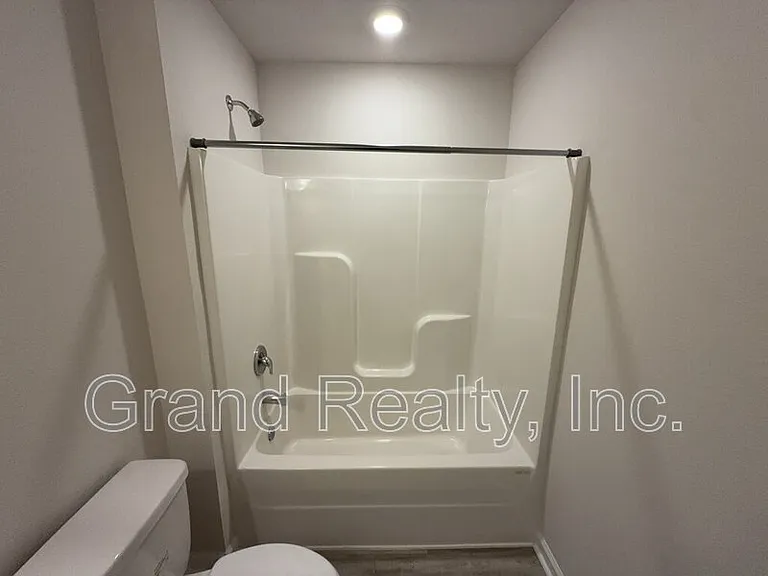 9330 Tara Cir — Photo 17