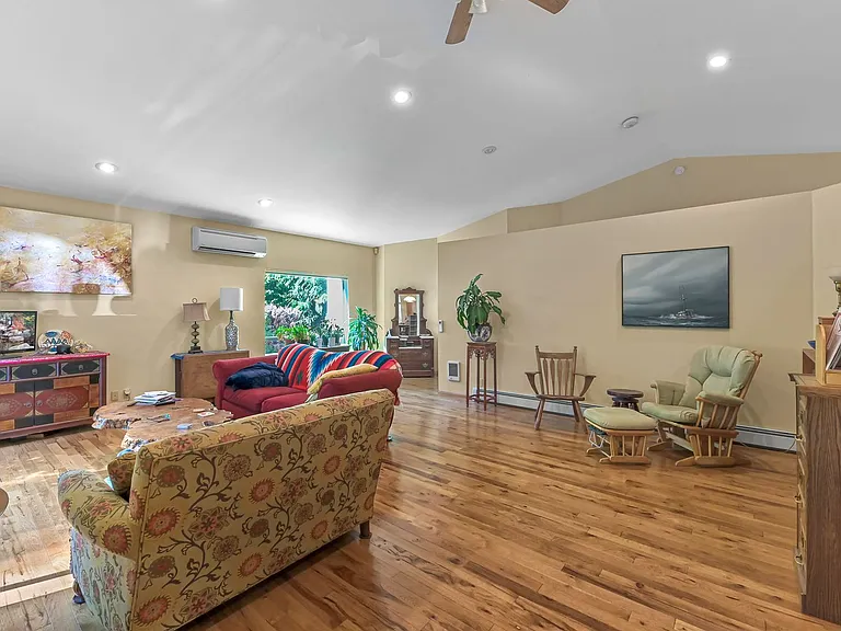2 Holly View Way — Photo 5