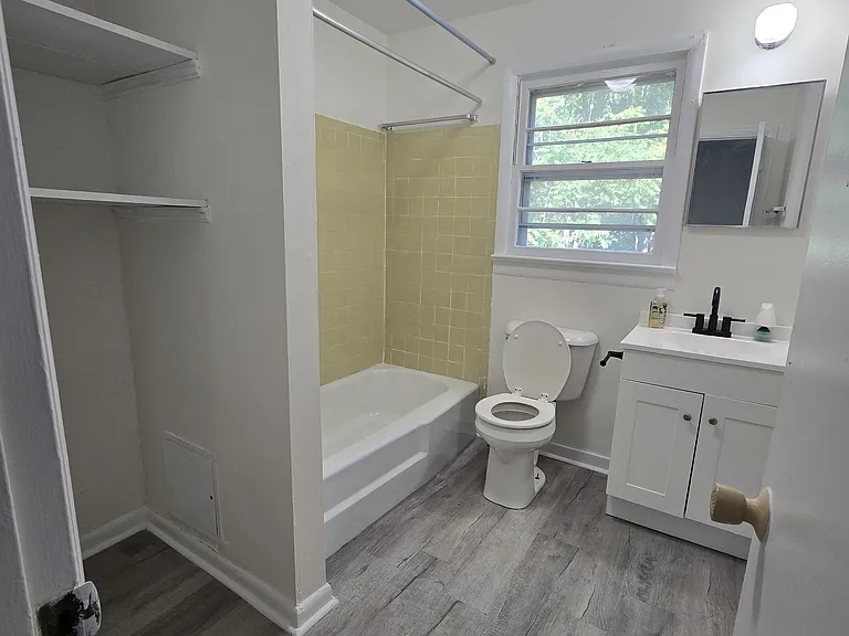166 Kingsville Rd — Photo 5