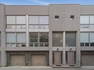 678 N Peoria St #C, Chicago, IL 60642