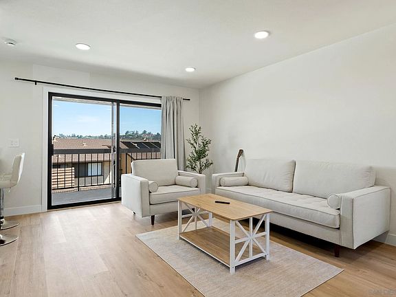 3rd image of 5109 Fontaine St Unit 215
