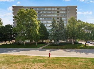 30 Harrisford St #908, Hamilton, ON L8K6M9