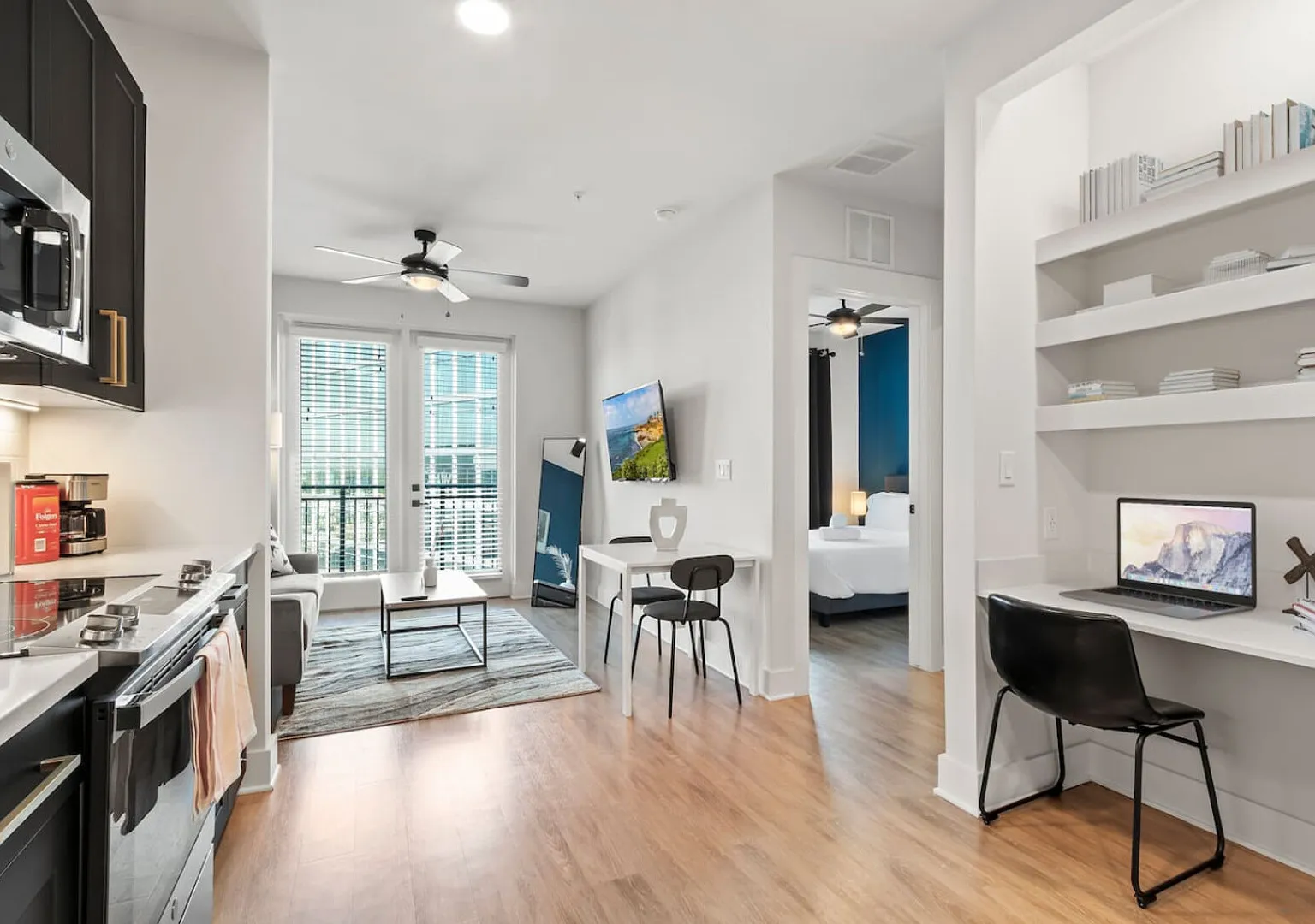 Beautiful 1BD | Walk to Raymond James Stadium — Photo 3