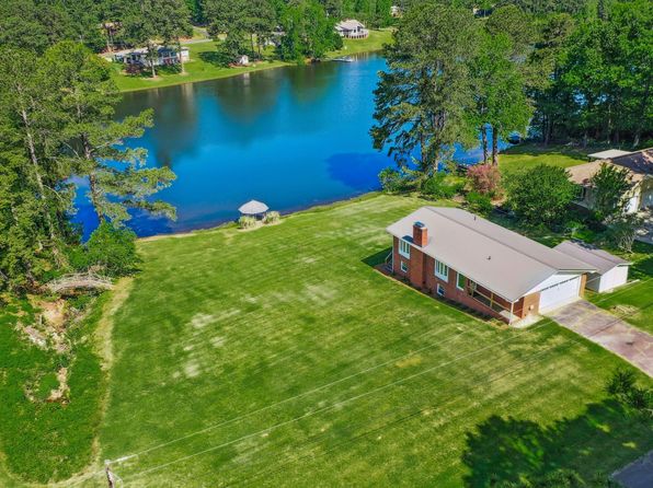 1415 Clearwater Dr, Sanford, NC 27330