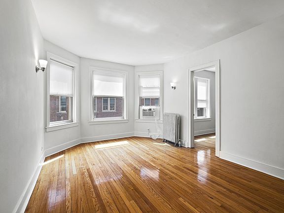 4th image of 7446 N Seeley Ave #2B