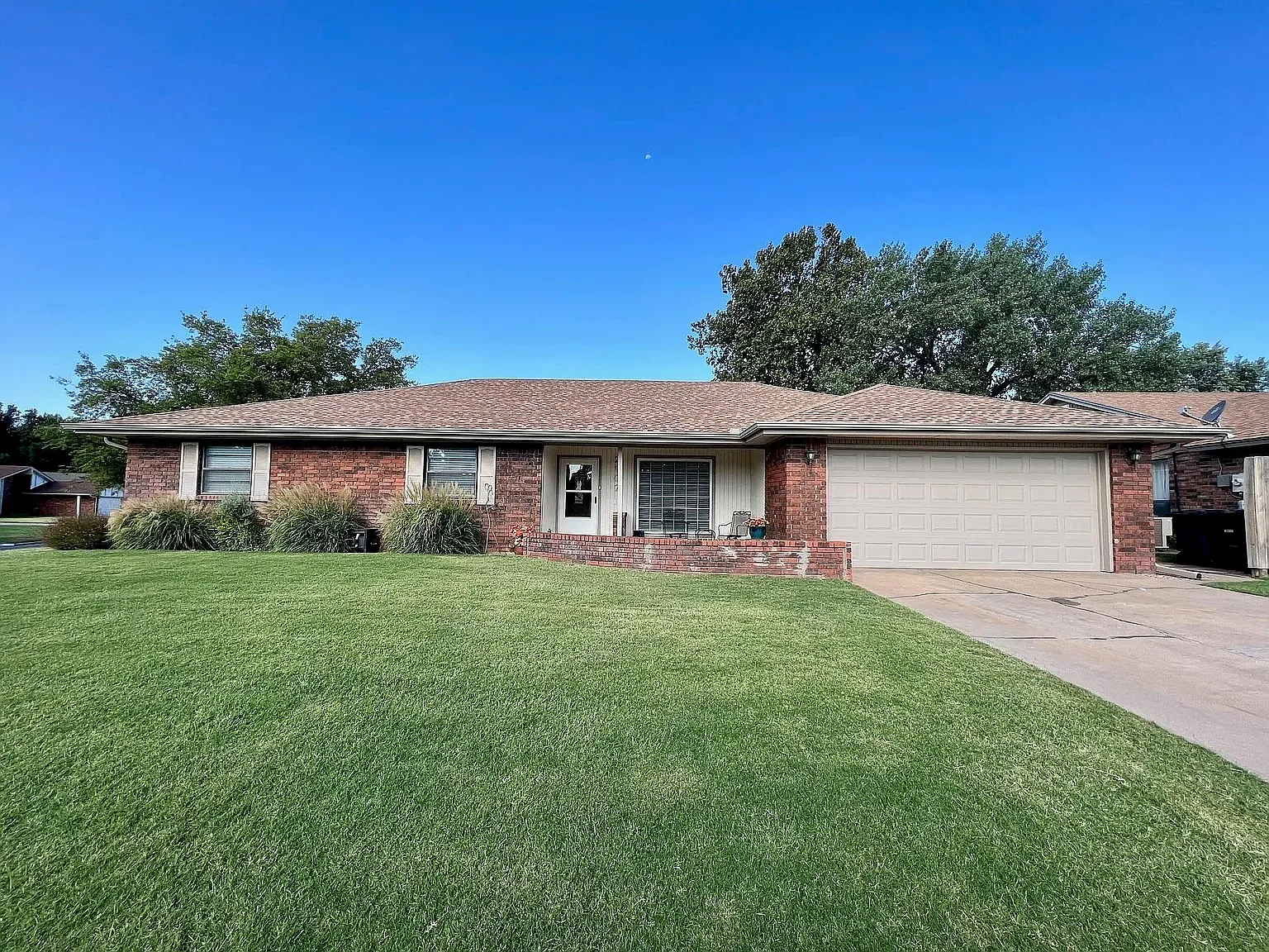 4 bed, 2048 sqft, $2,000 — Photo 1