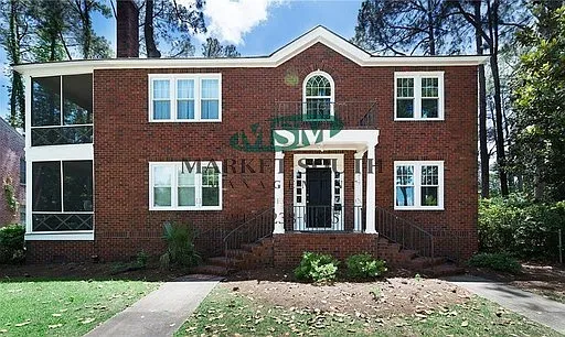56 E 219 — Photo 1