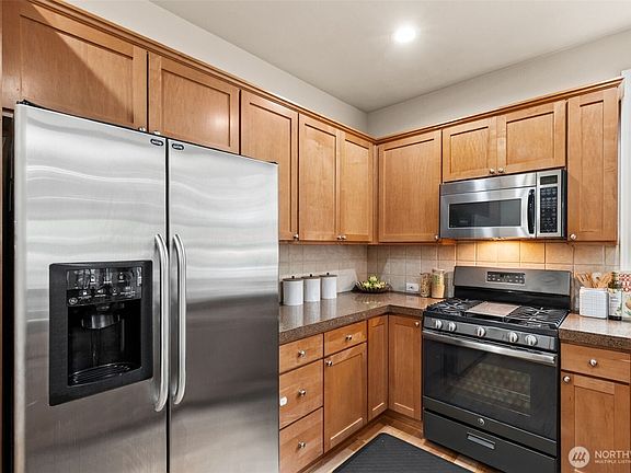 3rd image of 6503 188th Pl NE Unit 103