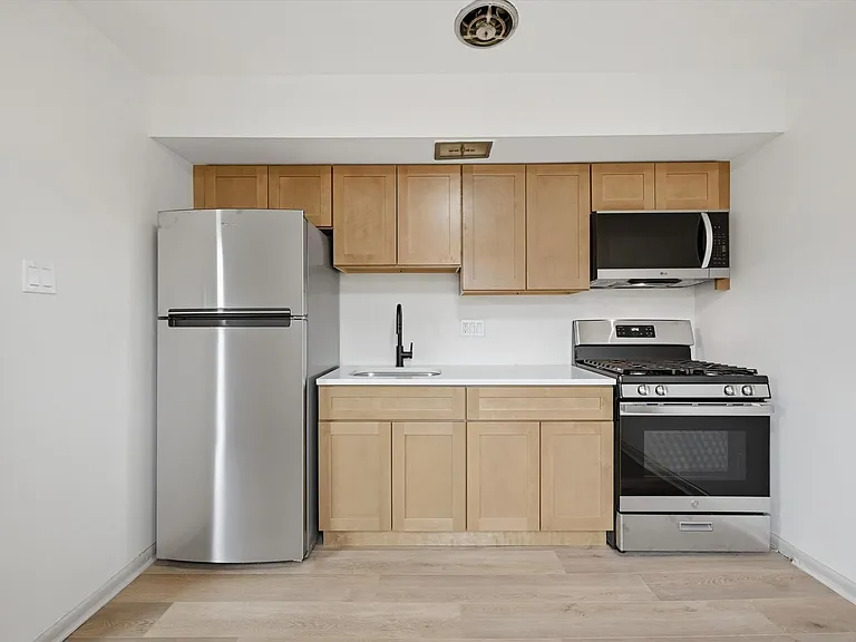 Melrose Apartments — Photo 22
