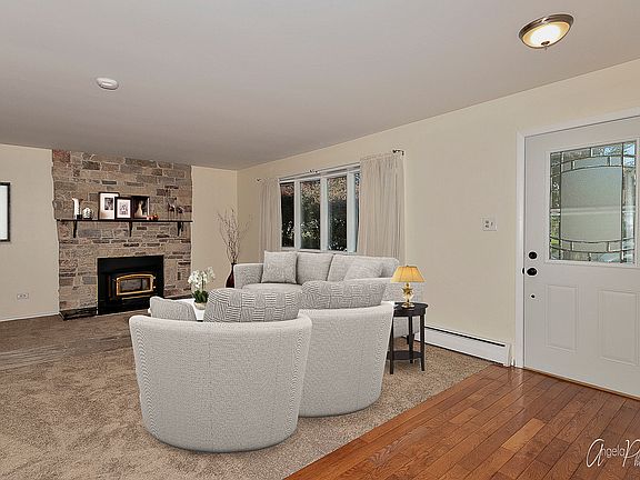 3rd image of 2622 Jacquelyn Ln
