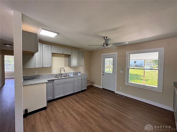 4th image of 915 Cliffside Dr