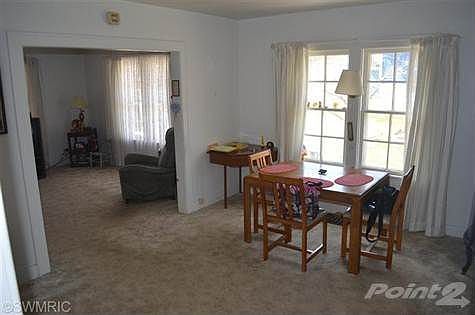 Another view of the dining room.