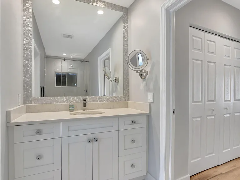 510 Silver Ln — Photo 11