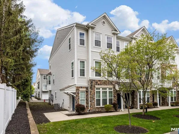 4 Jasmine Ln #1202, Garfield, NJ 07026