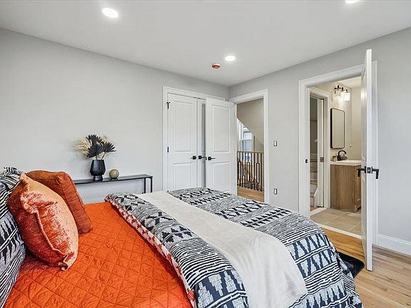 3rd image of 228 Oakwood Ave
