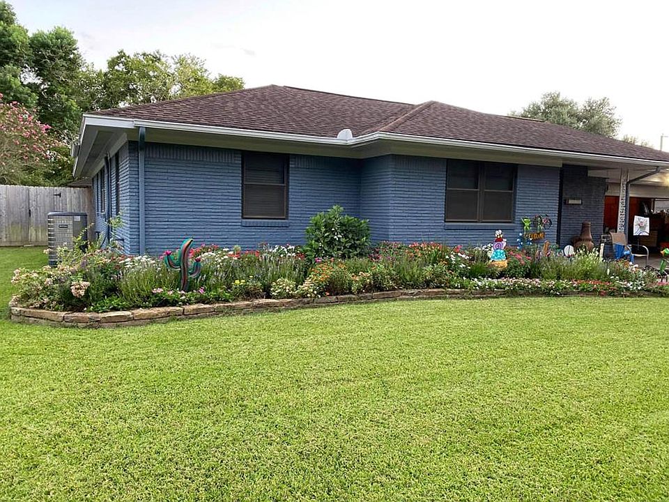 2nd image of 2020 Hillcrest Dr