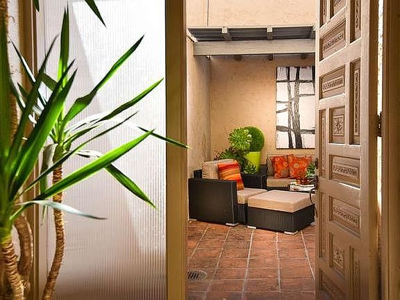 2nd image of 231 Casitas Bulevar