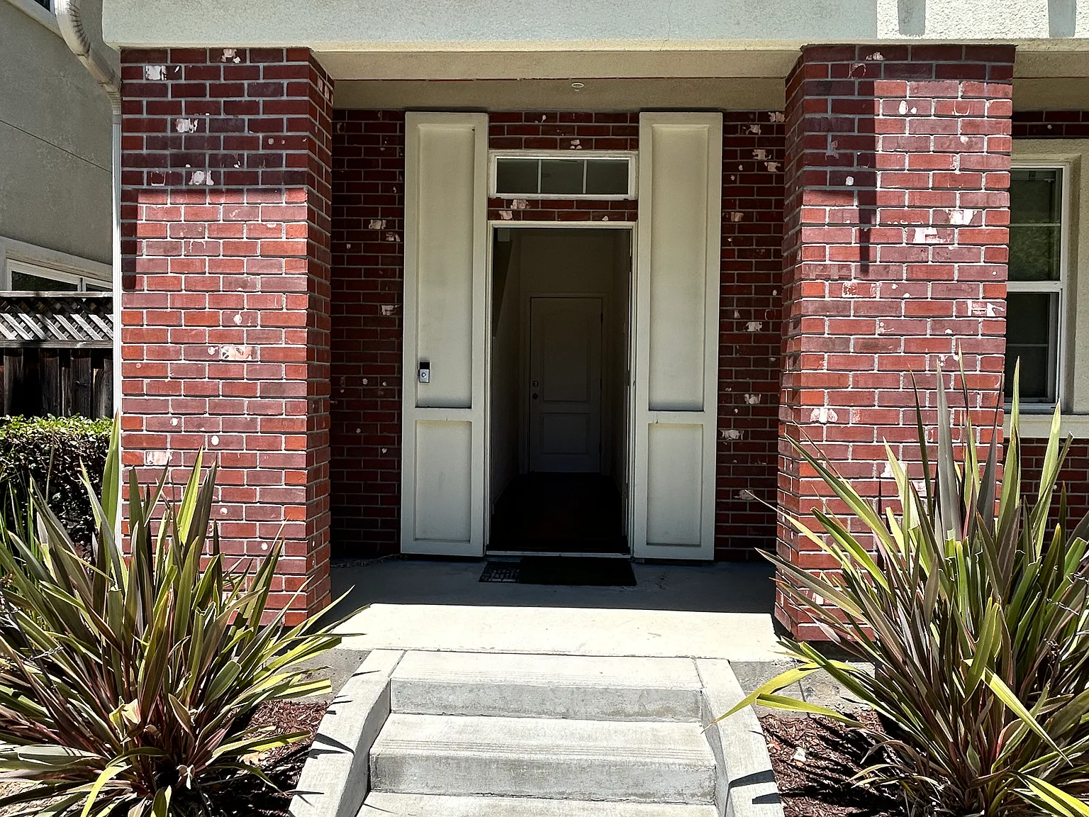 4 bed, 3.5 bath, 1955 sqft, $5,350 — Photo 2