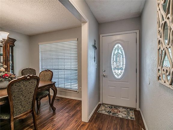 3rd image of 2320 Eastridge Cir