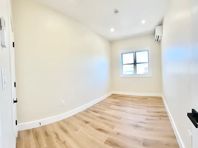2465 E 1st St #3Y — Photo 7