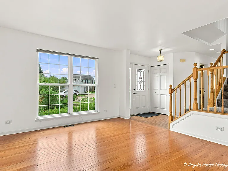 10570 Wing Pointe Dr — Photo 3