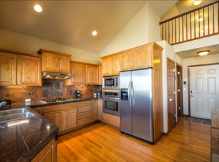 2221 S Meadowview Rd, Greenacres, WA 99016