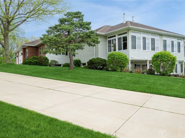 1537 Bilgarie Ct NE #A, Cedar Rapids, IA 52402