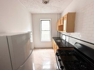 954 E 15th St APT 2B, Brooklyn, NY 11230