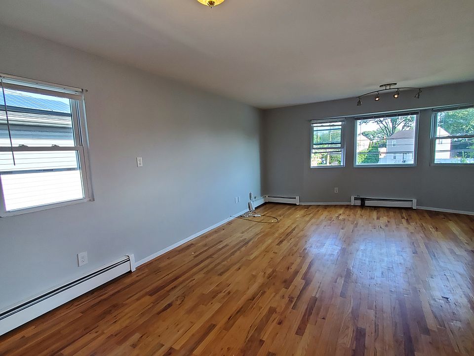 1st image of 2173 Roosevelt Ave