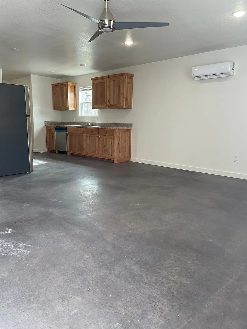 2 bedroom 1.5 bath home — Photo 2